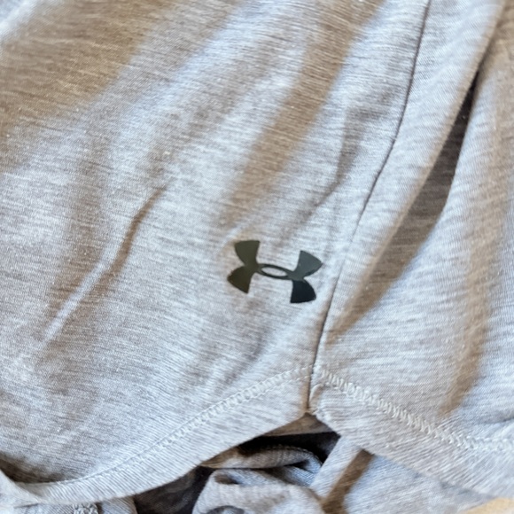 Under Armour Loose Crewneck Grey Keyhole Back Long Sleeve Henley top in Gray - Picture 5 of 5